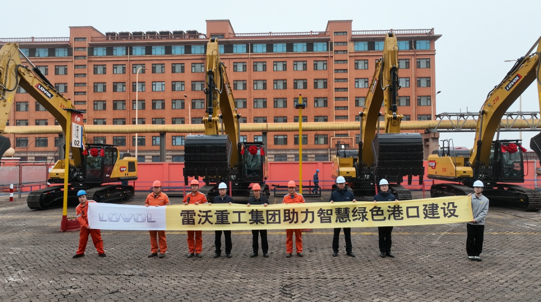 雷沃FR350F解鎖交機(jī)新姿勢，助力智慧綠色港口建設(shè)！
